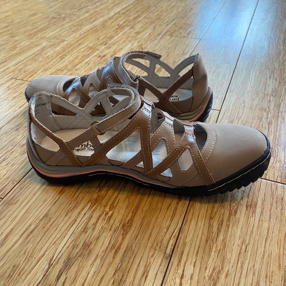 Jambu Adventure Designs Taupe - Picture 2 of 7